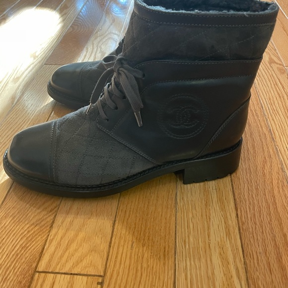 Chanel quilted shearling ankle boots - SOLD - Picture 3 of 4